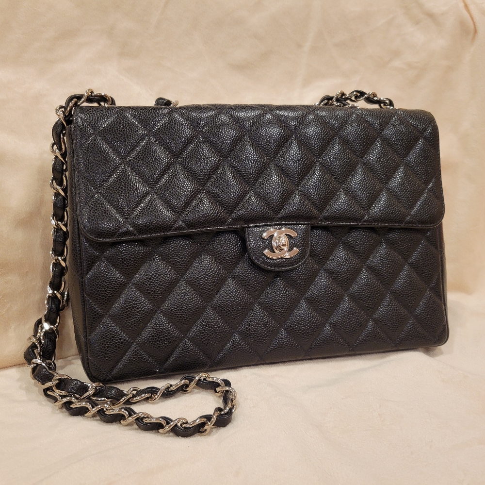CHANEL Jumbo Caviar Single Flap Bag